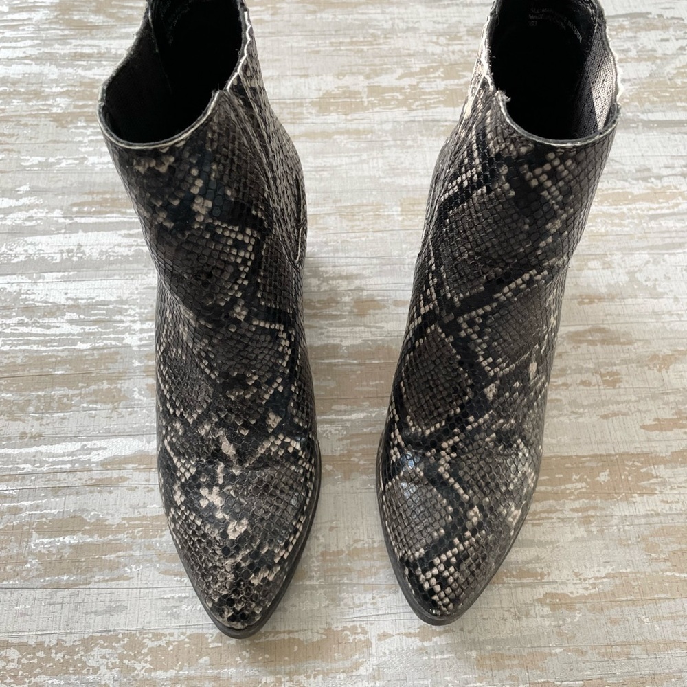 Steve Madden Chelsea stacked heel Boot - Picture 2 of 7